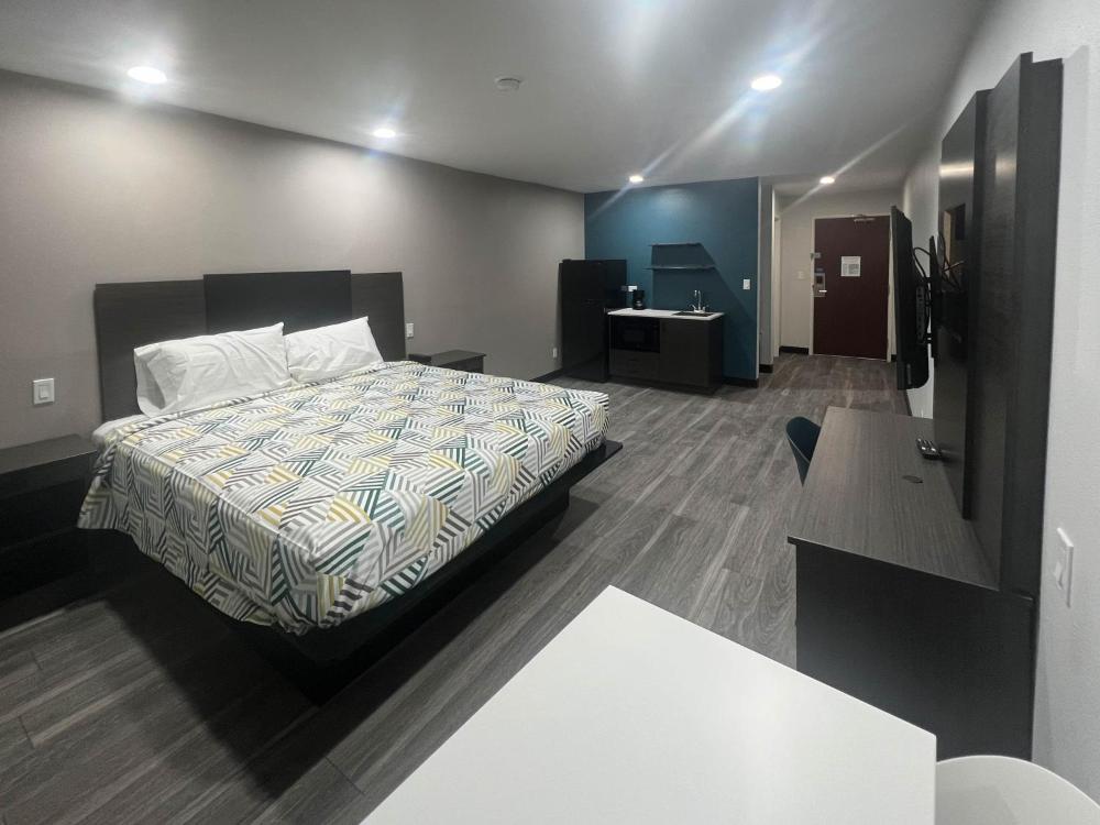 King Room - Disability Access - Non-Smoking interior