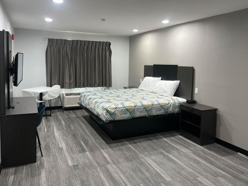 Queen Room - Disability Access - Non-Smoking interior